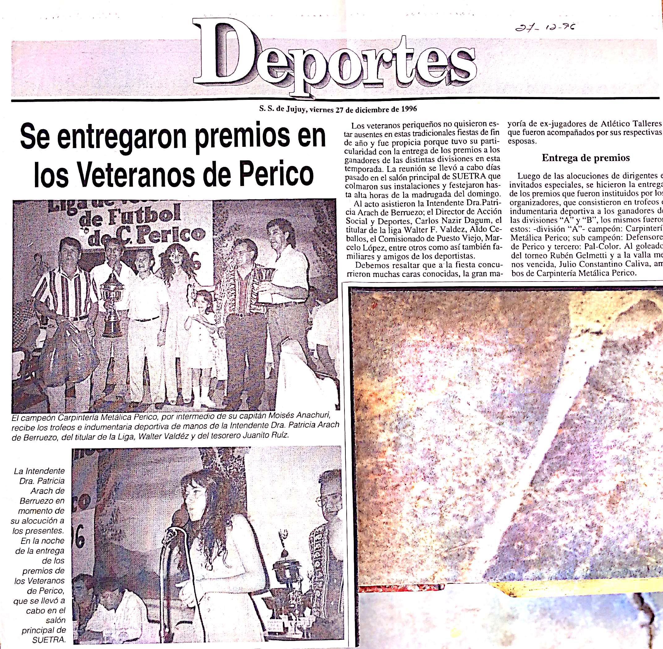 Recorte de periódico sobre Tercer Tiempo FC